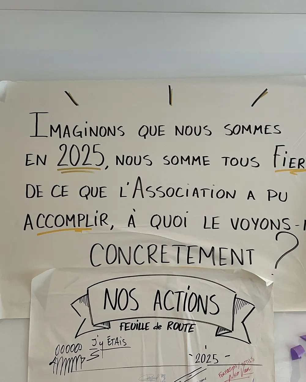 Salle de séminaire en Normandie, une équipe au travail autour d’une table