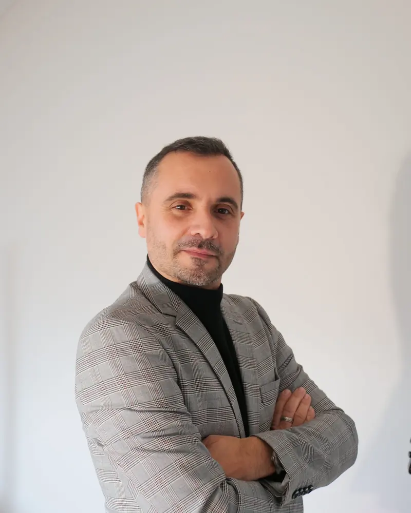 Portrait de Yoan Lureault, facilitateur de séminaires en Normandie